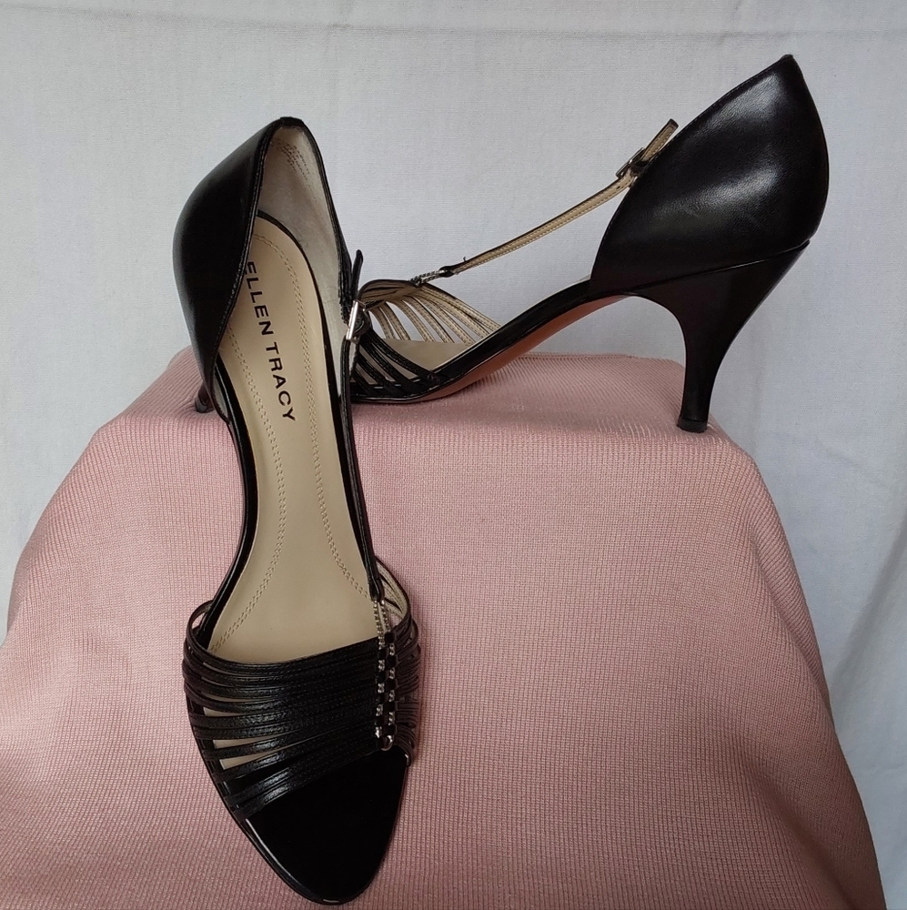 FINAL SALE!Sexy but classy, black, strappy heels w/silver chain accent. 3" heel.